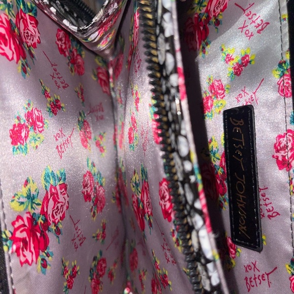 Betsey Johnson Black and White Bow Clutch - Picture 5 of 6